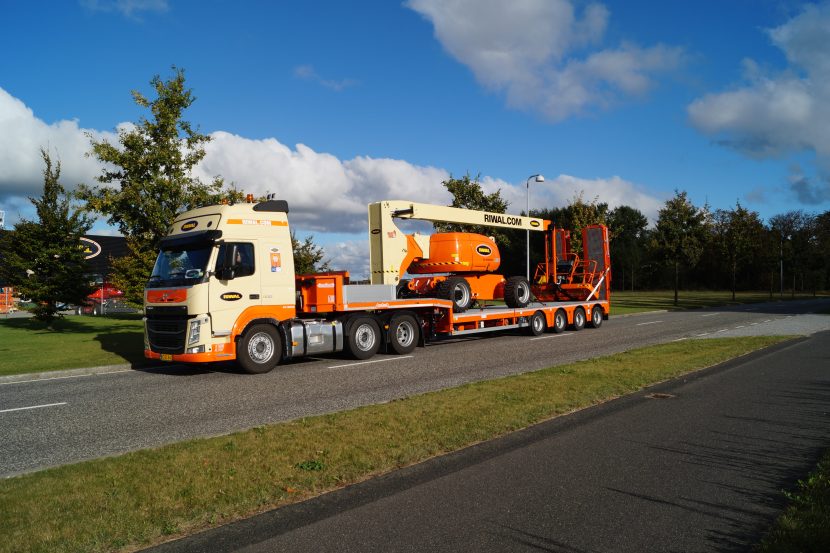 JLG 800AJ - Vikbomslift